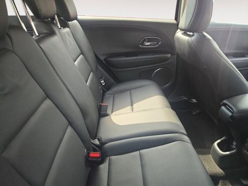 Used 2021 Honda HR-V Touring image 9