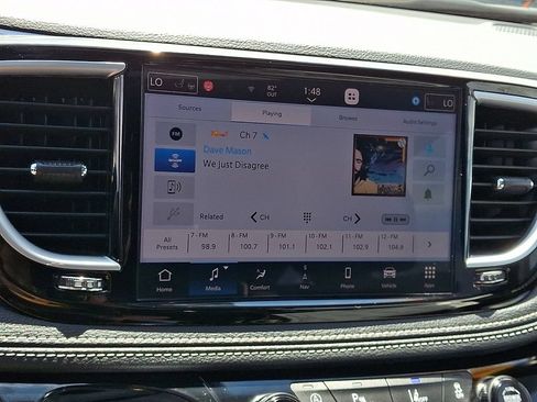 Used 2025 Chrysler Pacifica Limited FWD image 24