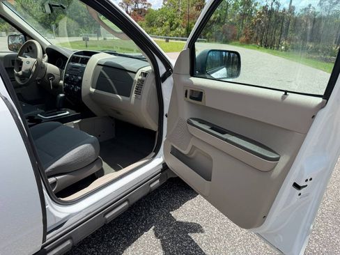 Used 2009 Ford Escape XLS FWD image 21