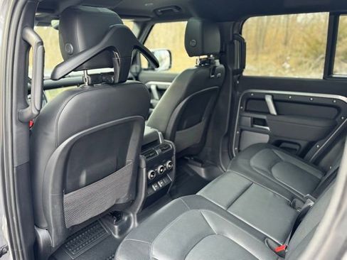 Used 2023 Land Rover Defender 110 X-Dynamic SE image 13