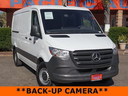 Used 2021 Mercedes-Benz Sprinter 1500 image 2