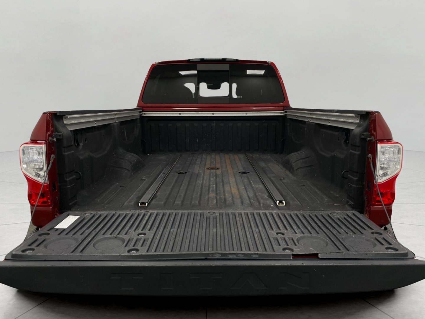 Used 2019 Nissan Titan SV AWD/4WD image 7