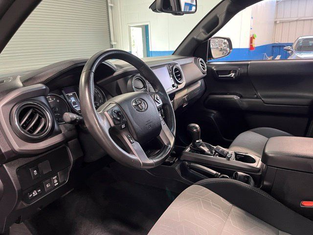 Used 2022 Toyota Tacoma TRD Off-Road w/ Technology Package AWD/4WD image 23