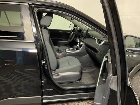 Used 2021 Toyota RAV4 LE image 34