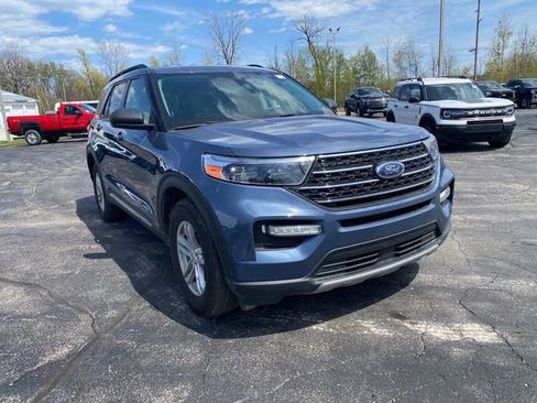 Used 2021 Ford Explorer XLT w/ Equipment Group 202A AWD/4WD image 12