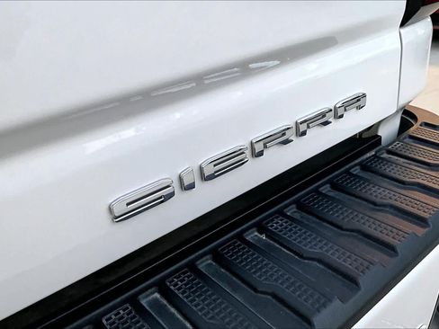 Used 2024 GMC Sierra 2500 Denali Ultimate AWD/4WD image 10