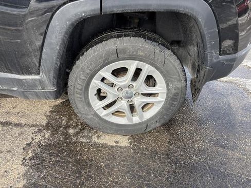 Used 2018 Jeep Compass Sport w/ Cold Weather Group image 27