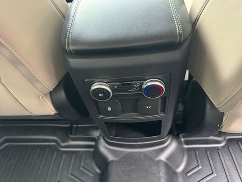 Used 2021 Ford Explorer XLT w/ Equipment Group 202A AWD/4WD image 12
