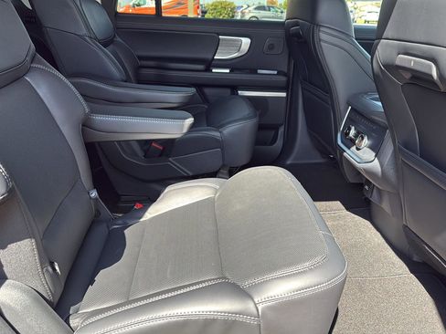 New 2025 Ford Expedition Max Platinum w/ Driver's Package image 21