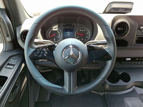 Used 2025 Mercedes-Benz Sprinter 2500 image 20