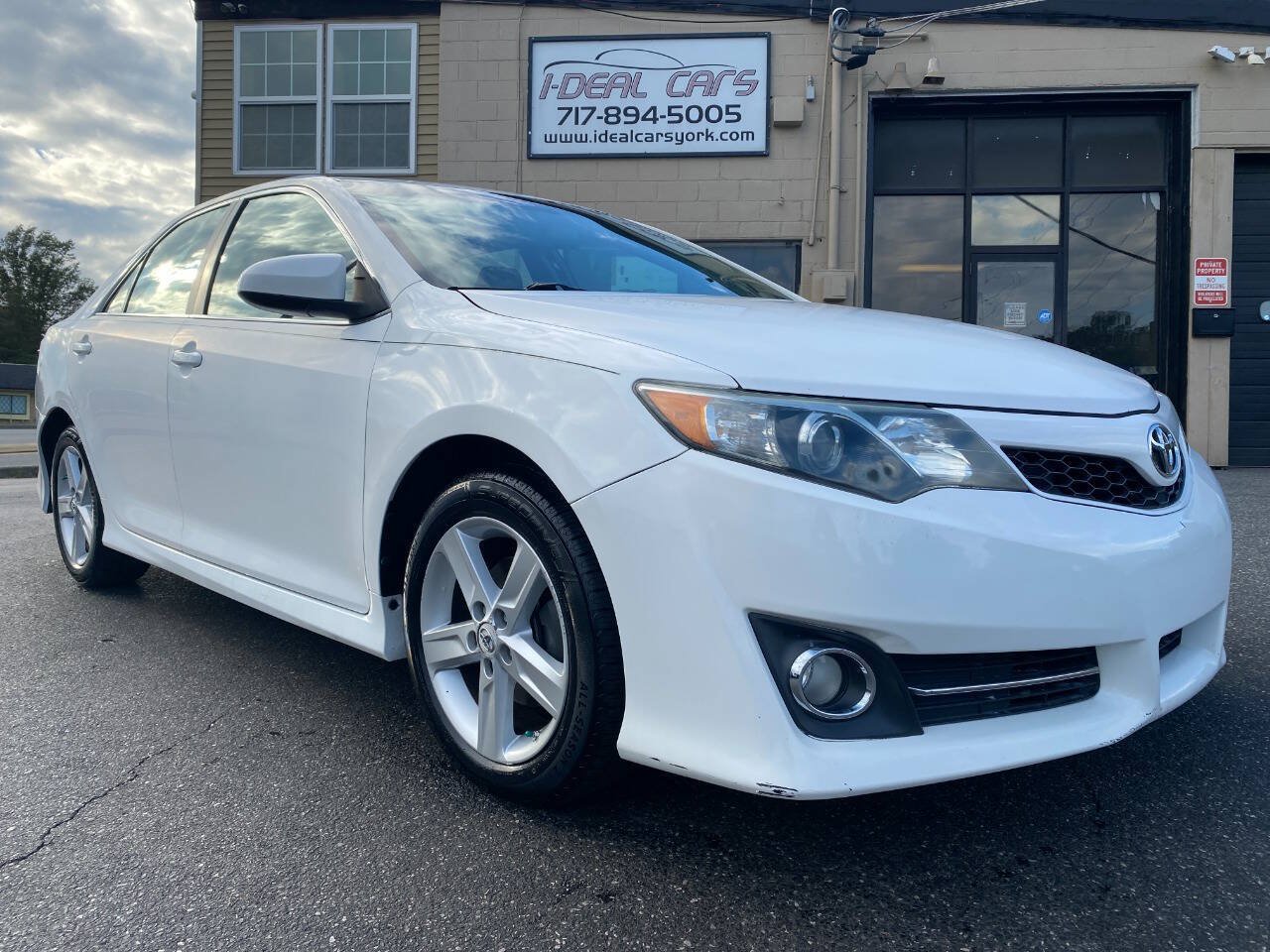 Used 2013 Toyota Camry SE FWD image 36