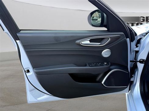 Used 2022 Alfa Romeo Giulia Ti image 11