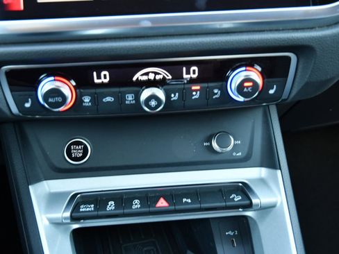 Used 2024 Audi Q3 2.0T Premium image 24