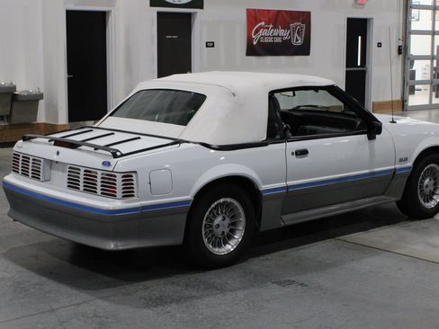 Used 1988 Ford Mustang GT RWD image 16