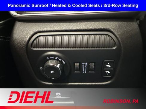 Used 2023 Jeep Wagoneer L 4WD w/ Premium Group I image 29