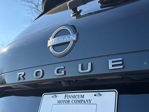 Used 2025 Nissan Rogue SV image 15