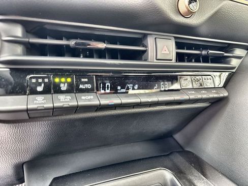 Used 2025 Toyota Crown Signia XLE image 27