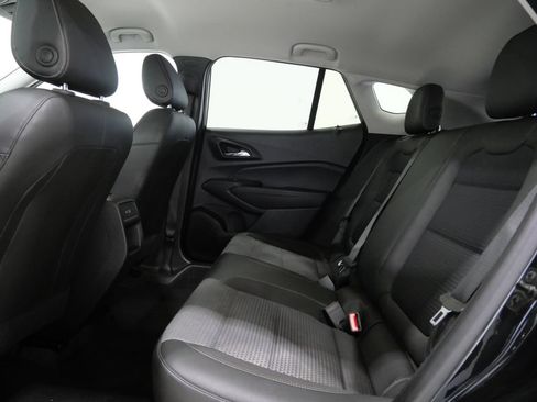 Used 2025 Chevrolet Trax LT FWD image 23