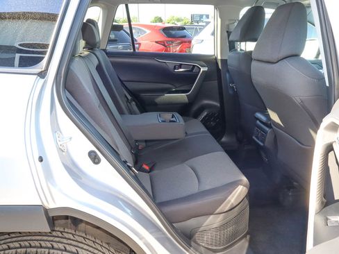 Used 2025 Toyota RAV4 XLE AWD/4WD image 20