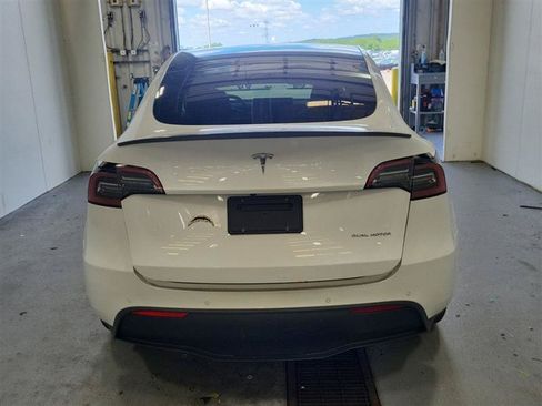 Used 2021 Tesla Model Y Long Range AWD/4WD image 9