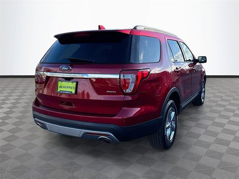 Used 2017 Ford Explorer XLT image 4