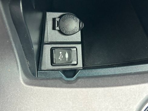 Used 2017 Toyota Camry SE FWD image 23