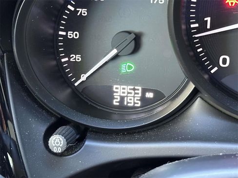 Used 2025 Porsche Macan image 22