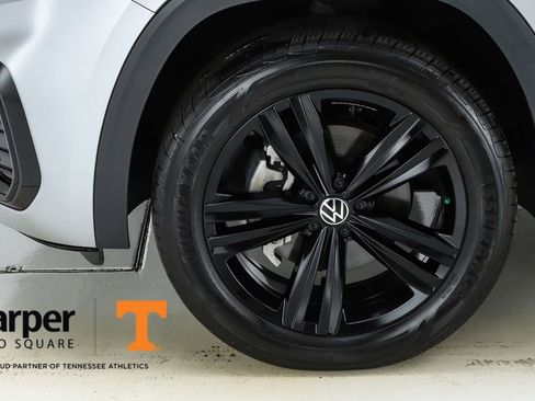 Used 2023 Volkswagen Atlas Cross Sport SEL R-Line AWD/4WD image 5