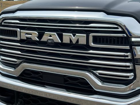 Used 2025 RAM 3500 Laramie AWD/4WD image 42