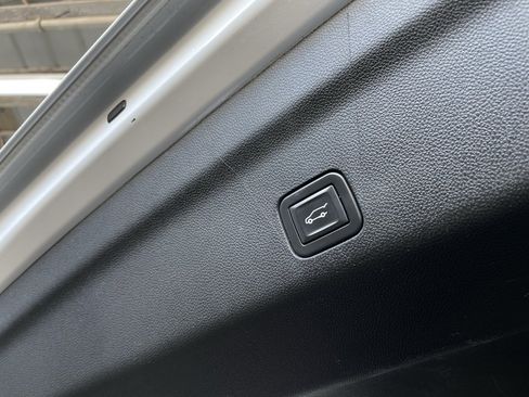 Used 2021 GMC Yukon Denali image 32