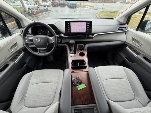 Used 2021 Toyota Sienna LE image 20
