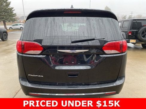 Certified 2017 Chrysler Pacifica Touring-L w/ Tire & Wheel Group image 4