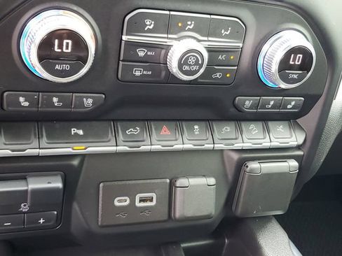 Used 2022 GMC Sierra 1500 Denali w/ Denali Premium Package AWD/4WD image 24