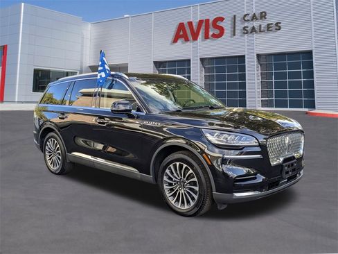 Used 2024 Lincoln Aviator AWD w/ Premium Package image 3