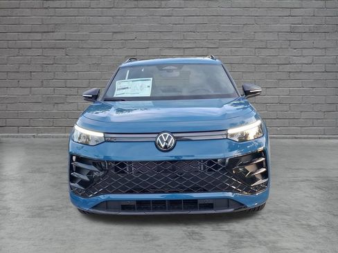 New 2026 Volkswagen Tiguan SE R-Line FWD image 2