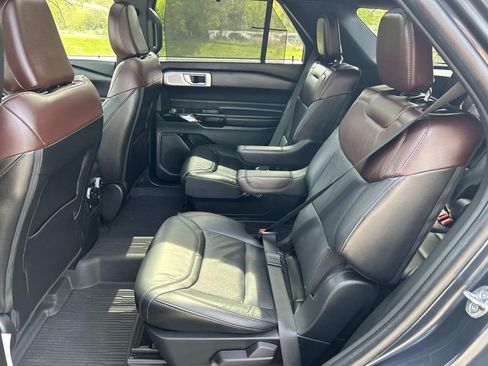 Used 2023 Ford Explorer Platinum w/ Technology Package AWD/4WD image 25