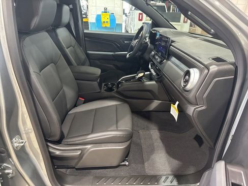 New 2025 Chevrolet Colorado LT w/ LT Convenience Package image 31