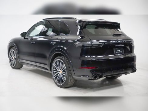 Certified 2019 Porsche Cayenne Turbo image 3