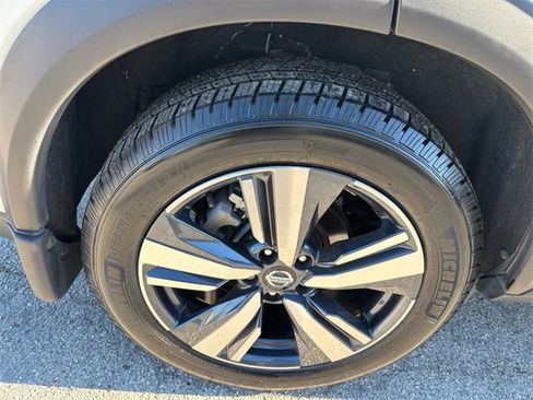 Used 2021 Nissan Rogue SL image 20