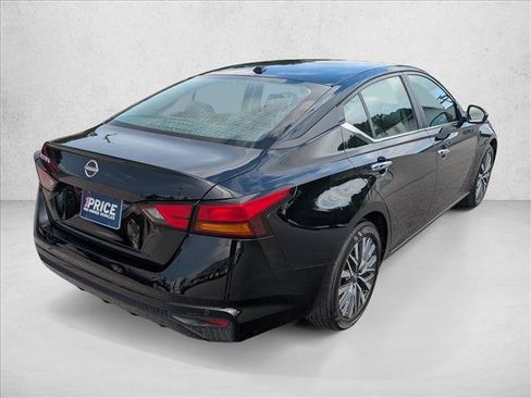 Used 2025 Nissan Altima 2.5 SV FWD image 5