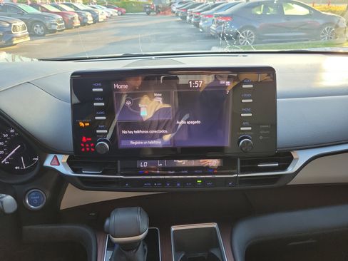 Used 2022 Toyota Sienna XLE image 26