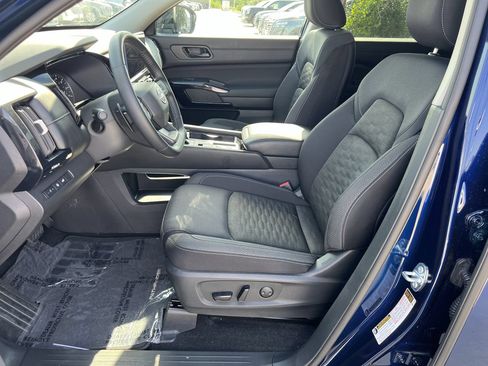Used 2026 Nissan Pathfinder SV FWD image 11