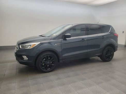 Used 2019 Ford Escape SE FWD image 2