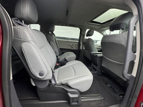 Used 2023 Toyota Sienna XLE AWD/4WD image 36