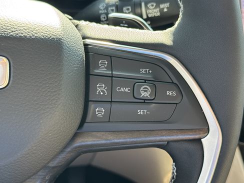 Used 2026 Jeep Grand Cherokee L Limited w/ Limited Altitude Package RWD image 17