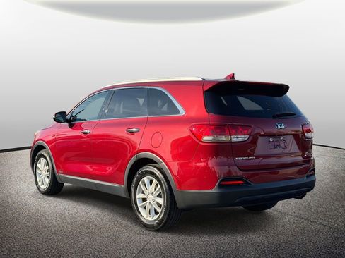 Used 2017 Kia Sorento LX w/ LX Convenience Package image 6