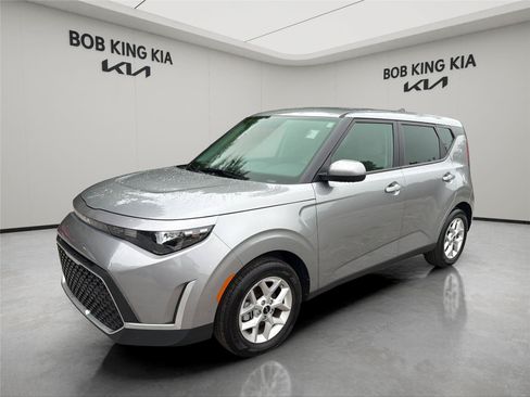 Used 2025 Kia Soul LX w/ LX Technology Package FWD image 1