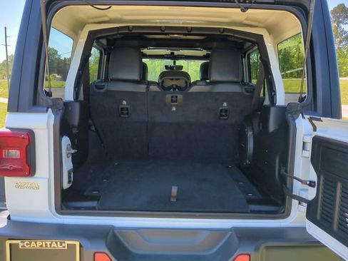 Used 2022 Jeep Wrangler Unlimited Rubicon w/ Cold Weather Group AWD/4WD image 23
