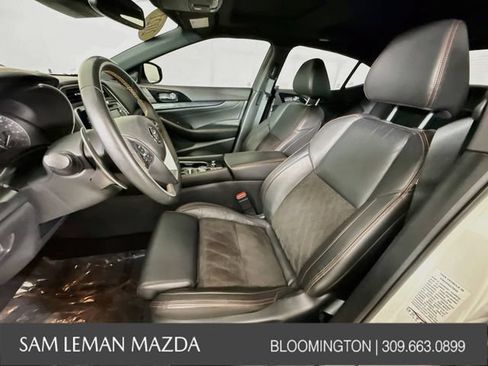Used 2021 Nissan Maxima SR w/ Sport Mat Group FWD image 21