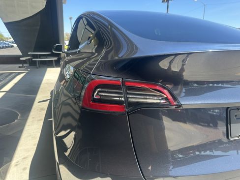 Used 2025 Tesla Model Y Long Range RWD image 13